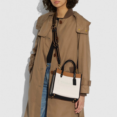 Field Tote 22 In Colorblock With Coach Badge - Brass/Chalk Multi