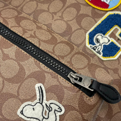 Snoopy Court Backpack In Signature Canvas With Patches – Im/Khaki Multi