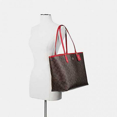 Reversible City Tote In Signature Canvas - Brown/Watermelon
