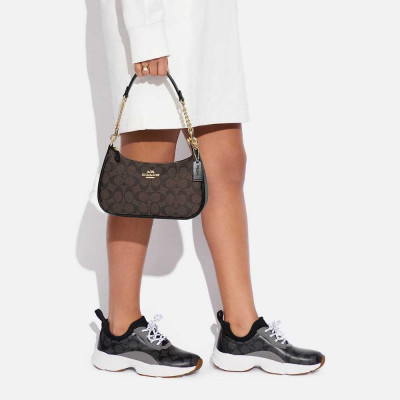 Teri Shoulder Bag In Signature Canvas - Black