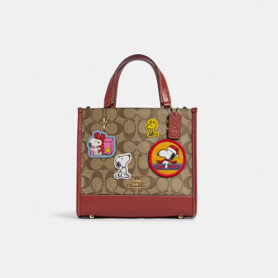 X Peanuts Dempsey Tote 22 In Signature Canvas With Patches - Gold/Khaki/Redwood Multi