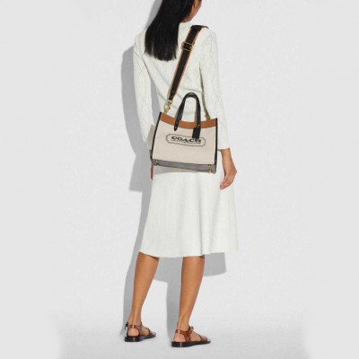 Field Tote 30 With Badge - Brass/Canvas Light Saddle